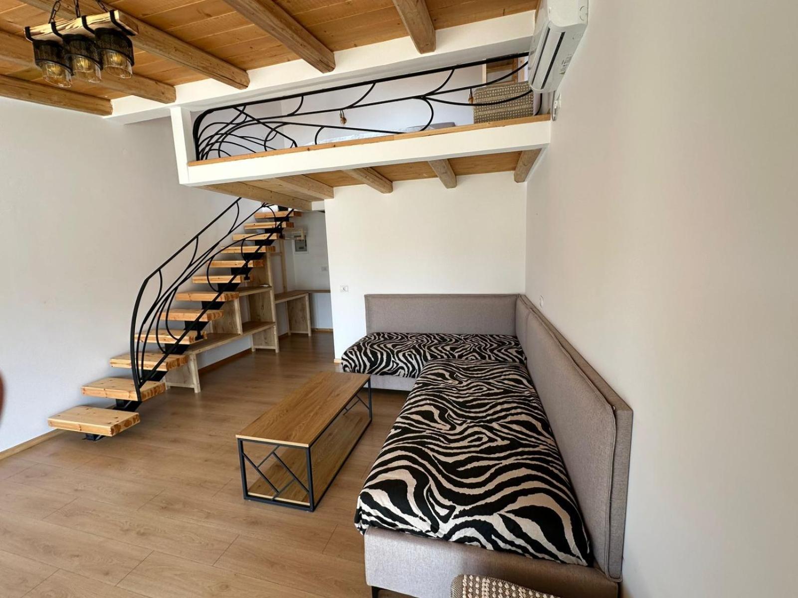 Milo Apartment Himarë